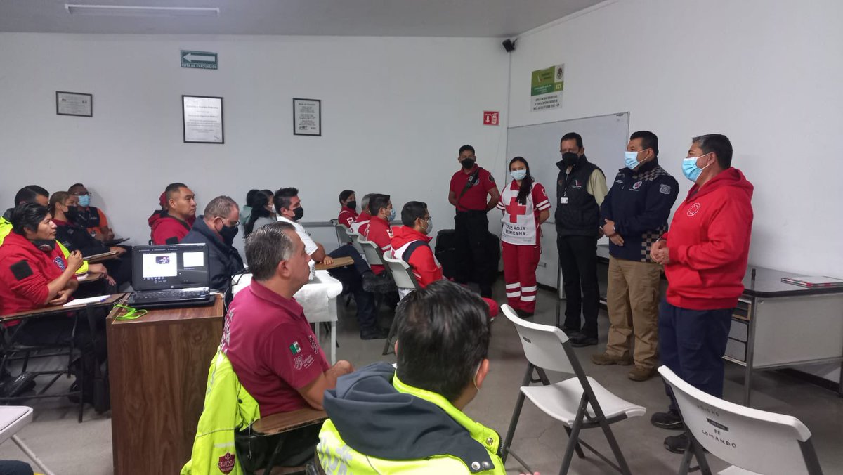 SSPGobPue's tweet photo. Agentes del Heroico Cuerpo de Bomberos participan en el curso “Actualización en extracción vehícular y su atención prehospitalaria" en coordinación con @PC_Estatal, @CAPUFE, @PCPueblaCapital, @CruzRojaPue, SUMA y @UrsvaPuebla. https://t.co/fs8iUv56GH