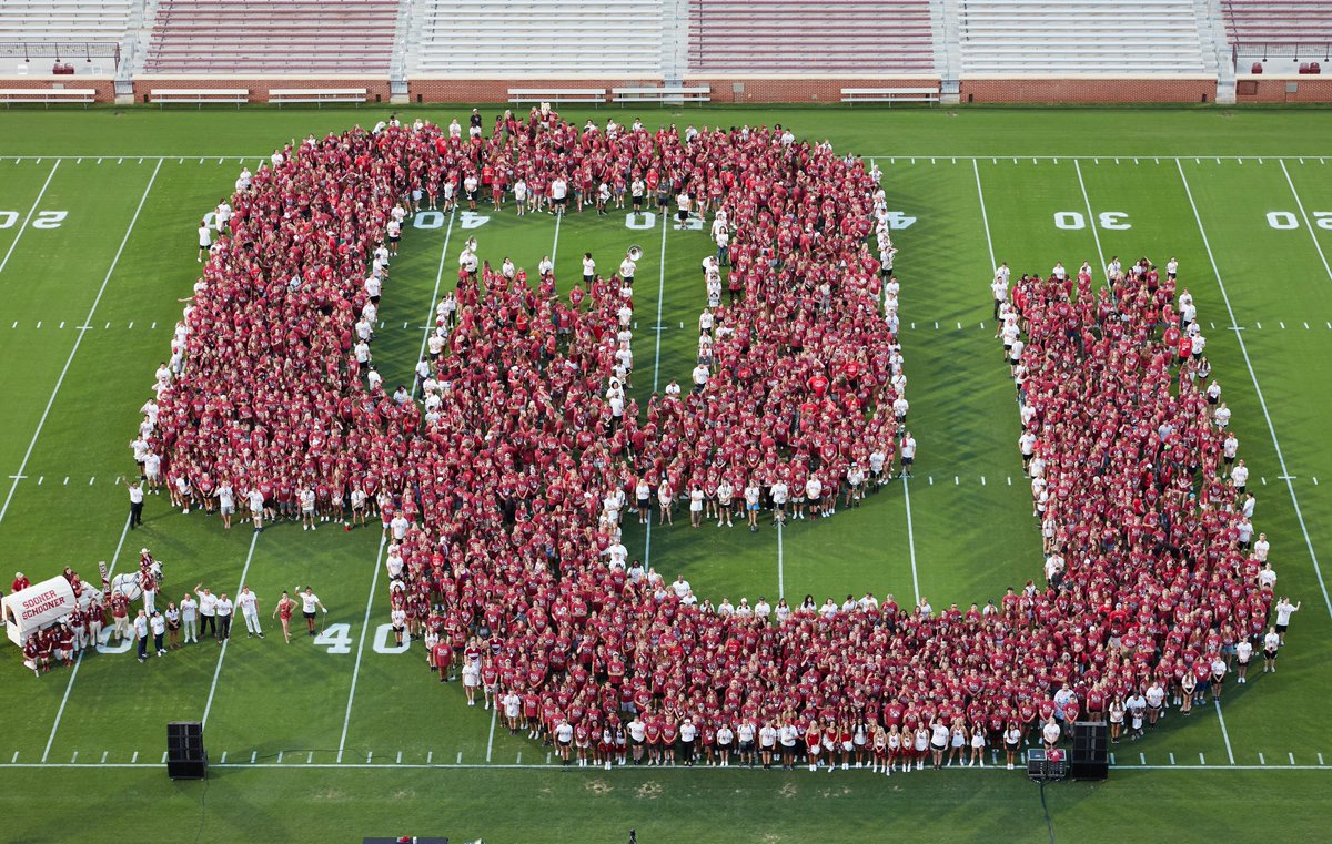 Tonight OU officially welcomed the Class of 2026 - the university's largest freshman class in school history! 

With more than 4,700 students, #OU2026 also serves as the most academically qualified and most diverse freshman class in university history. link.ou.edu/3JSJopF