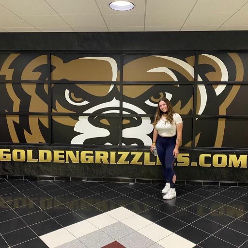 CollegeBDJocks's tweet photo. Congratulations to 2023 Sophia Propps on her verbal commitment to continue her softball career and studies at Oakland University‼️Go Grizzlies 🐻 #collegebound @ProppsSophia https://t.co/g3nGk4pOO4