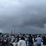 コミケ待機場所からの１枚がまるで怪獣映画と話題!