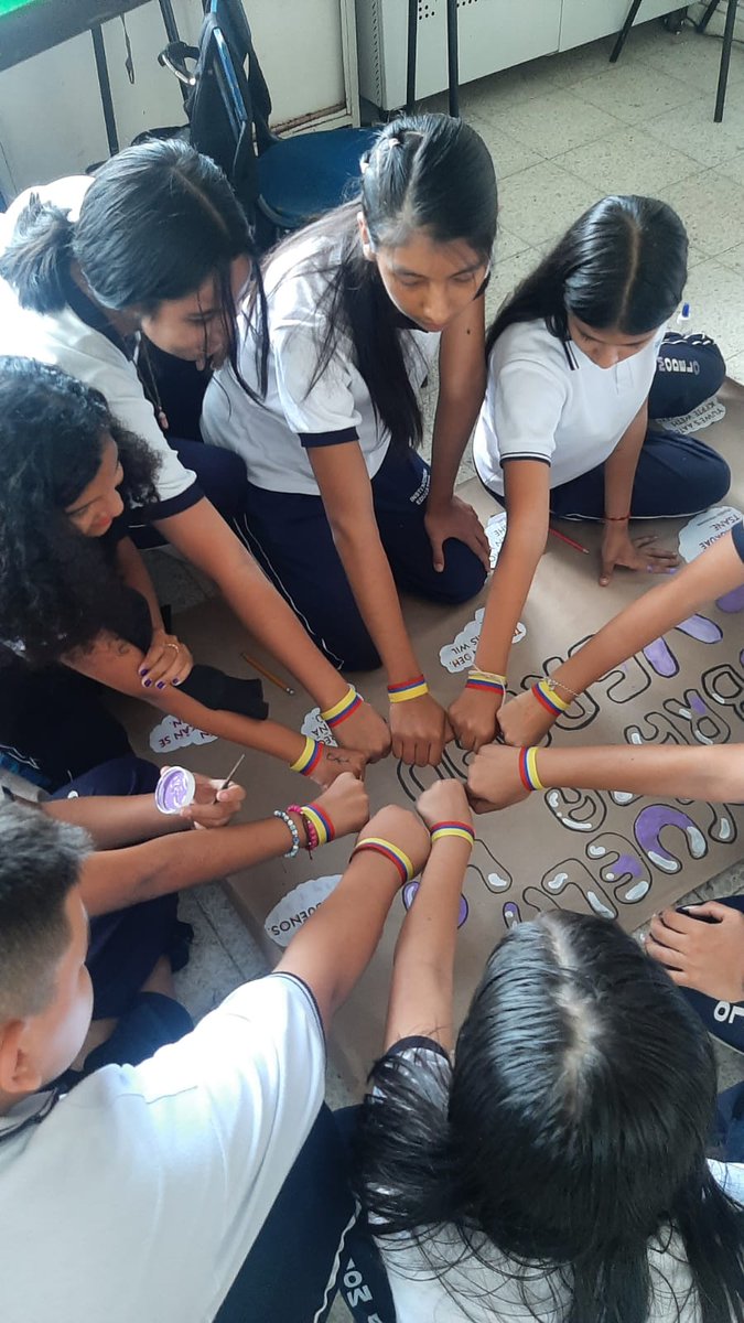 marcela9111's tweet photo. Los niñ@s, jóvenes, Docentes y Drectivos, de la  institución  @ie_ciudadmodelo participamos y le dimos un SI a la propuesta del @Mineducacion #LaEscuelaAbrazaLaVerdad #miescuelaabrazalaverdad #legadoenlaescuela #festivalverdadypaz 
#ciudadmodelo
#ciudadmodeloabrazalaverdad https://t.co/XXBMK9aD26