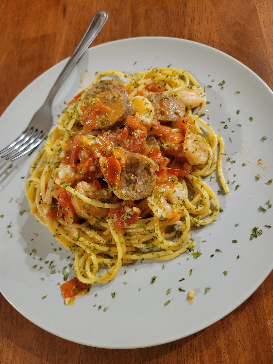 sarahkaybierle's tweet image. Oh wait...it's what time on a Friday night and I didn't eat dinner? And then a quick raid to the freezer and pantry to make an exciting pasta dish!
#fridaycooking #comfortfood #weekendvibes