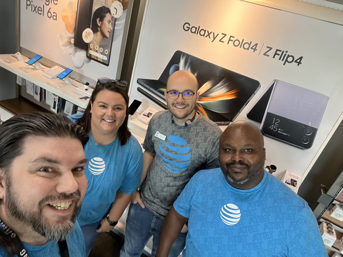Moore team on this unannounced matching FriYAY!!! Thank you Luke and team for having me today! Can’t wait to see what we can achieve around CX! #WRflipfold @gowestregion <a href="/TheMattGibson/">Matt Gibson</a> <a href="/KileyPollard85/">Kiley Pollard</a> @KAMOexperience <a href="/KAMOkonnects/">𝐾𝐴𝑀𝑂</a> <a href="/AlyssaMoore_12/">Alyssa Moore</a> <a href="/chrisjamke/">Chris Jamke</a> <a href="/OK_GBers/">grOund breaKers</a>