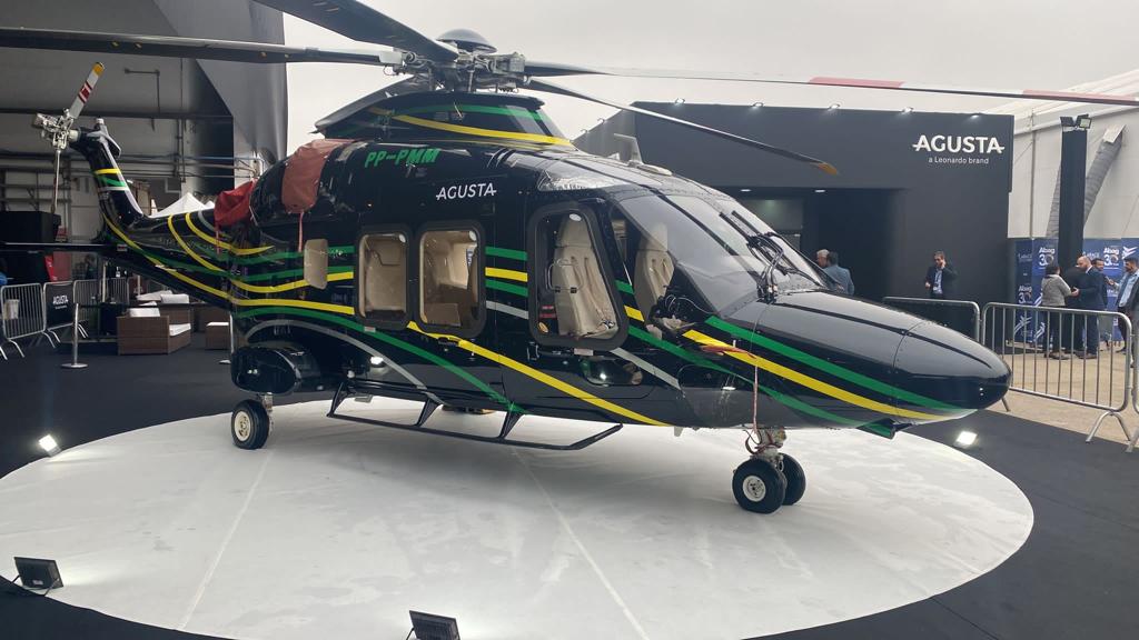 aeroERMO's tweet photo. La flota de helicópteros VIP/corporativos de Leonardo crecerá en Brasil con nuevos pedidos anunciados en LABACE 2022
Más información en: https://t.co/WEDrmGyGPM
#AeroErmo #LeonardoAircraft #Pedidos #Helicoptero #LABACE2022 #AW169 #AW109Trekker
@LDO_Aircraft
@Leonardo_live https://t.co/fkDfgTLcmD