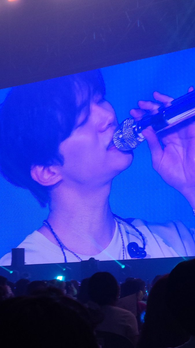20mp2pm08's tweet photo. 이준호 2022 FAN-CON 〈Before Midnight〉1일차 https://t.co/UfgR1s75s0