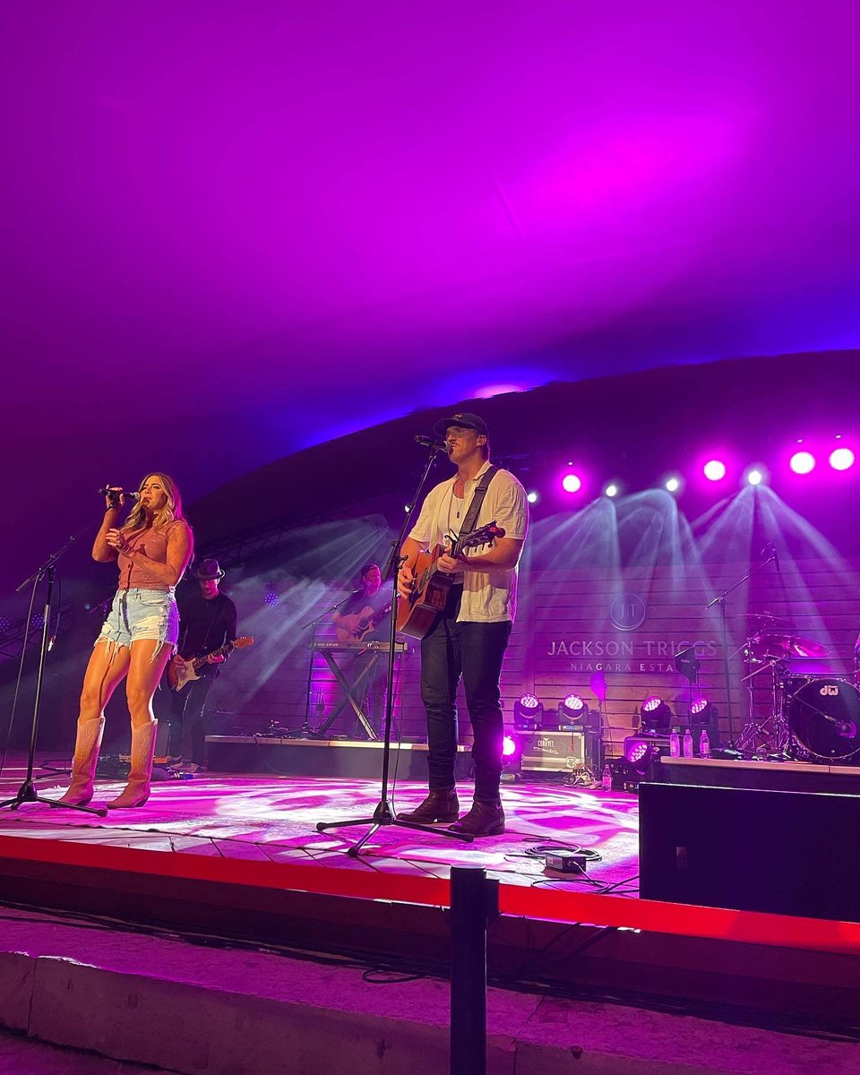 _ashley_waters's tweet photo. โจ@thereklaws ๐ถ @Jackson_Triggs What an amazing show๐๐ป #concert #countrymusic #reklaws #frontrowcenter #jacksontriggs #visitniagara #notl #summer2022 https://t.co/gEfsfiogNt