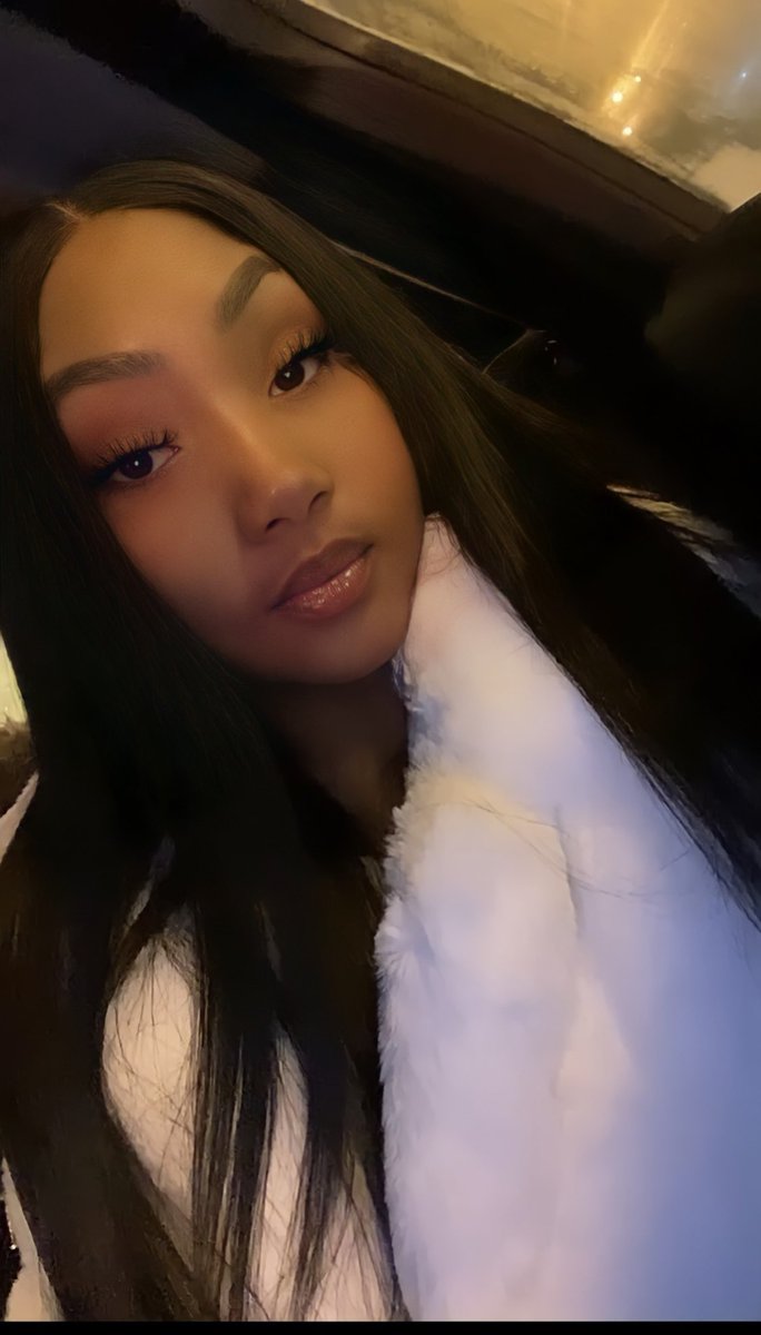 T_shandaaa's tweet photo. #WhosWhoofSIUC 
Traseanda (T-Baby💕) 
Sophomore 
Public relations chair for BAC @BAC_SIUC_ 
Model 💅🏽 @VFFM_SIUC_ 
Dancer for Fatal Fusion Dance team 
Trio student 📚
Follow me and let’s be friends 🫶🏽 https://t.co/WpRDOqZE6o