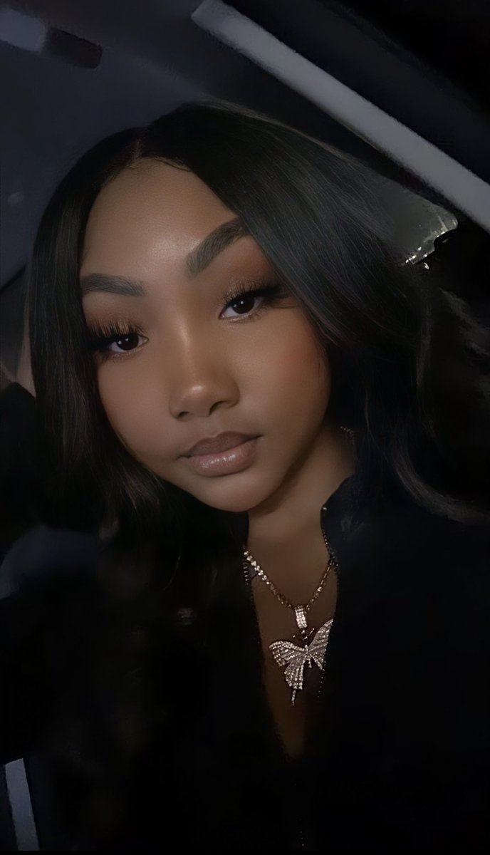 T_shandaaa's tweet photo. #WhosWhoofSIUC 
Traseanda (T-Baby💕) 
Sophomore 
Public relations chair for BAC @BAC_SIUC_ 
Model 💅🏽 @VFFM_SIUC_ 
Dancer for Fatal Fusion Dance team 
Trio student 📚
Follow me and let’s be friends 🫶🏽 https://t.co/WpRDOqZE6o