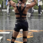 コミケスタッフさんが天候とベストマッチ!風邪ひかないでくださいね!