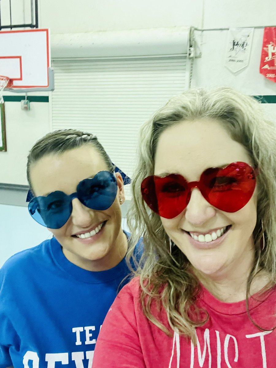 SGE_JShaw's tweet photo. House sorting day was so fun!!!! Four houses One family SGE STRONG!!!!!#hebisdpeople https://t.co/zak3xHRgHI