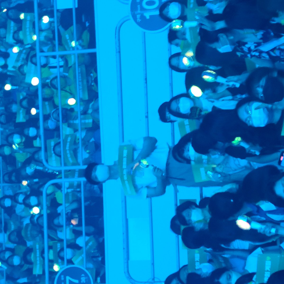 20mp2pm08's tweet photo. 이준호 2022 FAN-CON 〈Before Midnight〉황찬성 https://t.co/bd2ak3eFEV