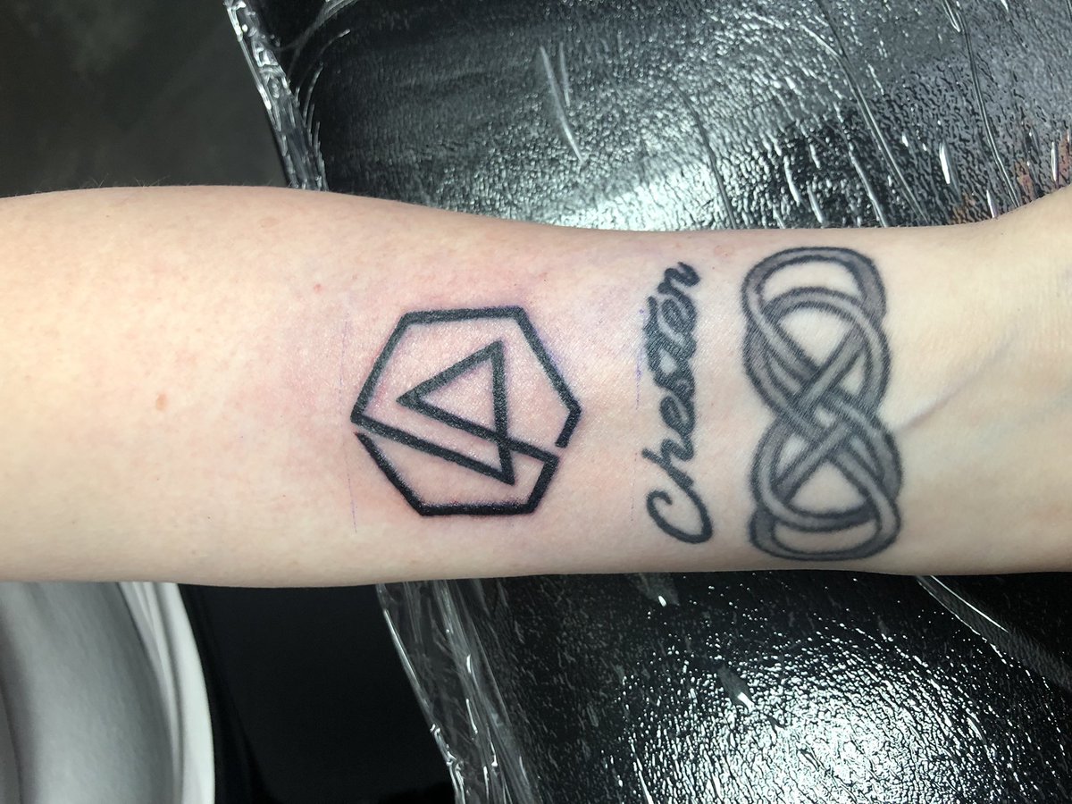 traceyc9901's tweet photo. Finally got my Chester and Linkin park tattoos. @linkinpark @chesterland @red50mc @LPFanCorner @linkinpark https://t.co/JkoSefXtYs