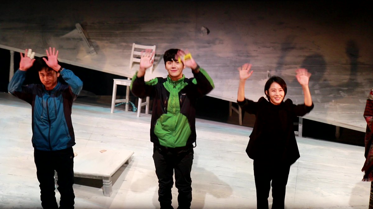 beulli19's tweet photo. 220812 터칭더보이드 커튼콜 김선호 
#연극 #터칭더보이드_후기 #어느_부드러운_여름날_터칭더보이드
#김선호 #KimSeonHo #TouchingTheVoid 

https://t.co/xGr8Ft0pMW via @YouTube https://t.co/jrwFF4yzD1