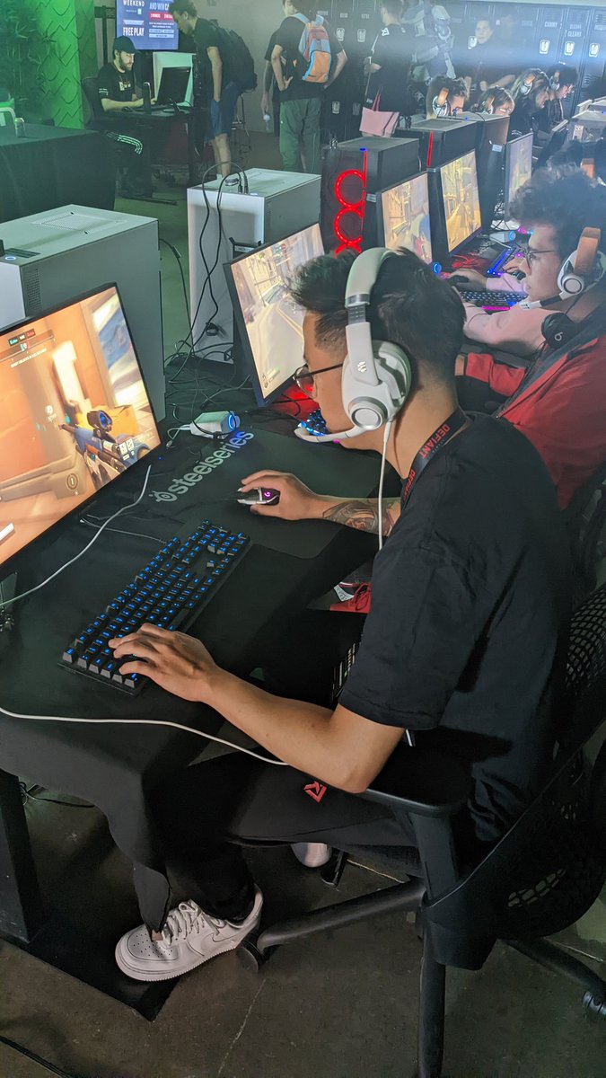 TorontoDefiant's tweet photo. Thank you everyone who came out to the #TDFanAppreciationWeekend Watch Party Presented by @TD_Canada! We can't wait to see you all at Summer Showdown with your ✨FREE✨ tickets!

#RiseTogether | #DefiantForever https://t.co/PZZEUvoiHL
