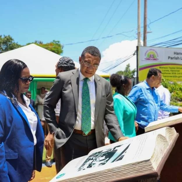 TamikaDavis_JLP's tweet photo. I was honoured to host Prime Minister Andrew Holness today at the the unveiling of the official statue of the Rt. Excellent Sir Alexander Bustamante at the Hanover Parish Library. https://t.co/tGow2TQ5v7