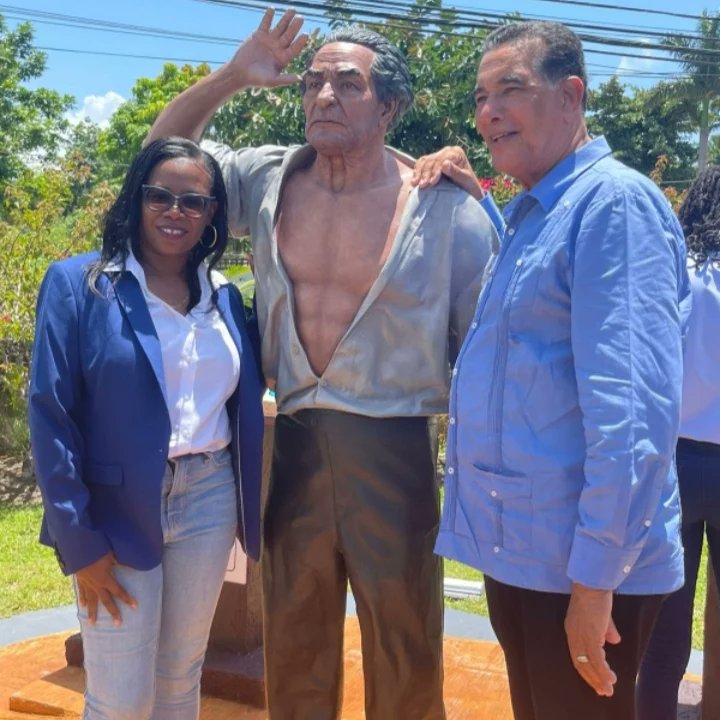 TamikaDavis_JLP's tweet photo. I was honoured to host Prime Minister Andrew Holness today at the the unveiling of the official statue of the Rt. Excellent Sir Alexander Bustamante at the Hanover Parish Library. https://t.co/tGow2TQ5v7
