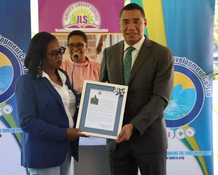 TamikaDavis_JLP's tweet photo. I was honoured to host Prime Minister Andrew Holness today at the the unveiling of the official statue of the Rt. Excellent Sir Alexander Bustamante at the Hanover Parish Library. https://t.co/tGow2TQ5v7