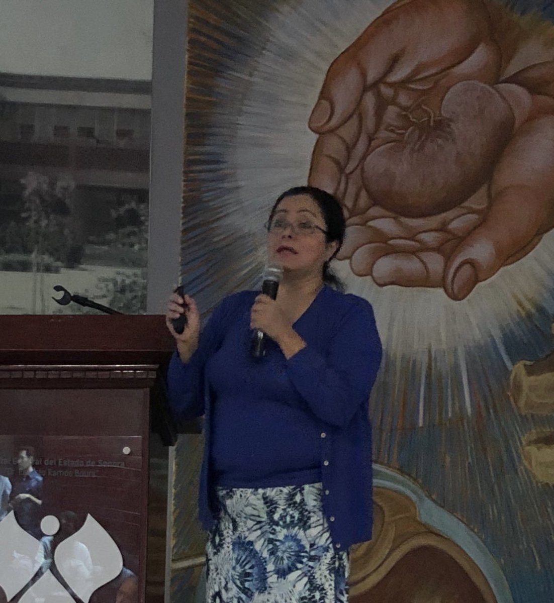 Exigimos a autoridades <a href="/Claudiashein/">Claudia Sheinbaum Pardo</a> <a href="/OHarfuch/">Omar H Garcia Harfuch</a> el esclarecimiento de la muerte de la Dra Alejandra Zárate Osorno, médica patóloga del <a href="/hospitalespanol/">Hospital Español</a> y Teniente Coronel Médica Retirada <a href="/Luis_C_Sandoval/">Gral. Luis C. Sandoval Glez.</a> 
Maestra de múltiples generaciones de patólogos en México. #NiUnaMenos