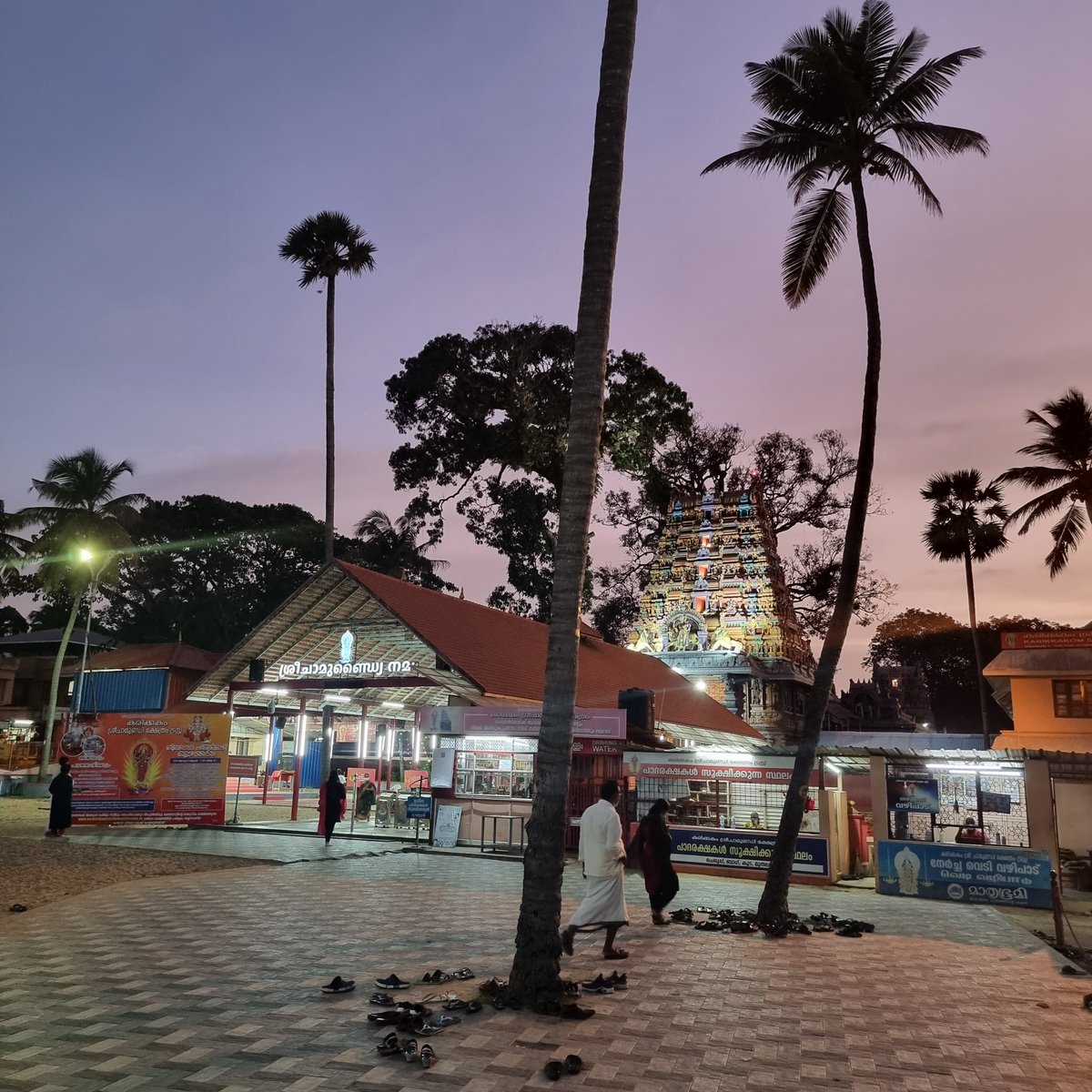 keralavarma's tweet photo. #karikkakom #devi #temple #kshethram
Very serene environment, Puliyannoor Mana at Tripunithura holds the thanthram for this temple.
Karikkakom devi temple, #thiruvananthapuram #Kerala #travancore https://t.co/lfiLyNt8fu