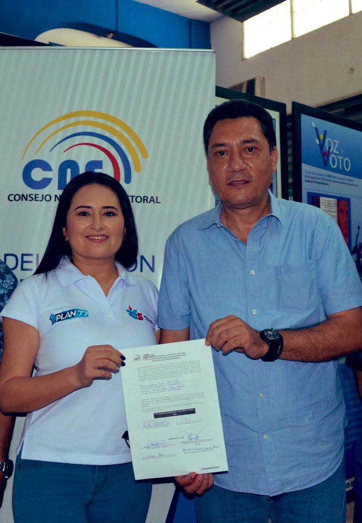 JohanaGranda84's tweet photo. ¡Feliz día jóvenes de mi patria 🇪🇨!
Hoy, en el #DiaInternacionalDeLaJuventud y junto al futuro Prefecto @CavoZambrano, asumimos la responsabilidad de luchar por un futuro de bienestar para #ElOro.
La #RevoluciónCiudadana volverá y el pueblo gobernará ✊🏽.
#ElOroConLaRC5 #Plan77 https://t.co/nLVL1HoR8I