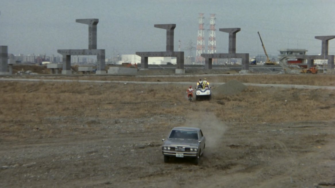 JapanHeroYT's tweet photo. One of my favorite tropes of 1970s and 1980s tokusatsu is when characters drive or are inside a car in full costume😆🚗 From the Goggle V movie (1982) #supersentai #tokusatsu #gogglev #ゴーグルファイブ https://t.co/zYDHNguLAr