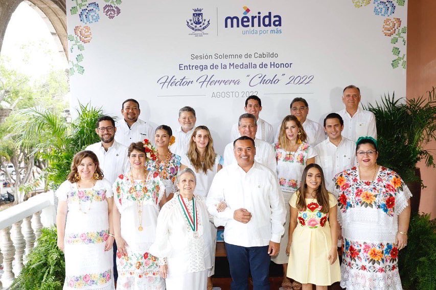 alexruzcastro's tweet photo. 🏅Tuve el gusto de participar en la Sesión Solemne de Cabildo donde el Alcalde @RenanBarrera hizo entrega de la Medalla de Honor Héctor Herrera "Cholo", a Victoria Machuca Villa conocida artísticamente como "Vicky Villa" ¡enhorabuena! 🙌🏻 https://t.co/F48JG4INy4
