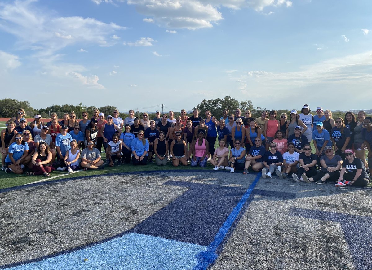 CTJFootball's tweet photo. The Jag 🐆💨🔥Moms were on the hunt this evening! Thank you to everybody that attended the event🏈#JaguarPride  #JagMomsOnTheHunt @JPApride @CTJohnsonHigh @NeisdAthletics https://t.co/5CsnSW6cTU