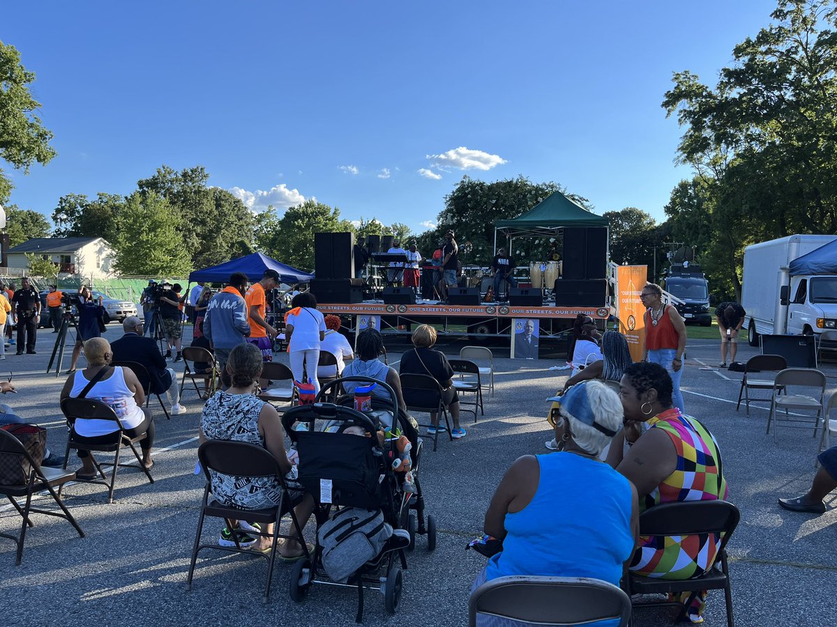 PGSAONEWS's tweet photo. Shout out to comedian @JoeClair who did a great job as tonight’s emcee for the #OSOF rally in Seat Pleasant. He kept the crowd laughing, but also emphasized the importance of uniting as a community to fight gun violence. Also, we thank @SugarBearEU for his ongoing support! https://t.co/3RlJ1J4bk0