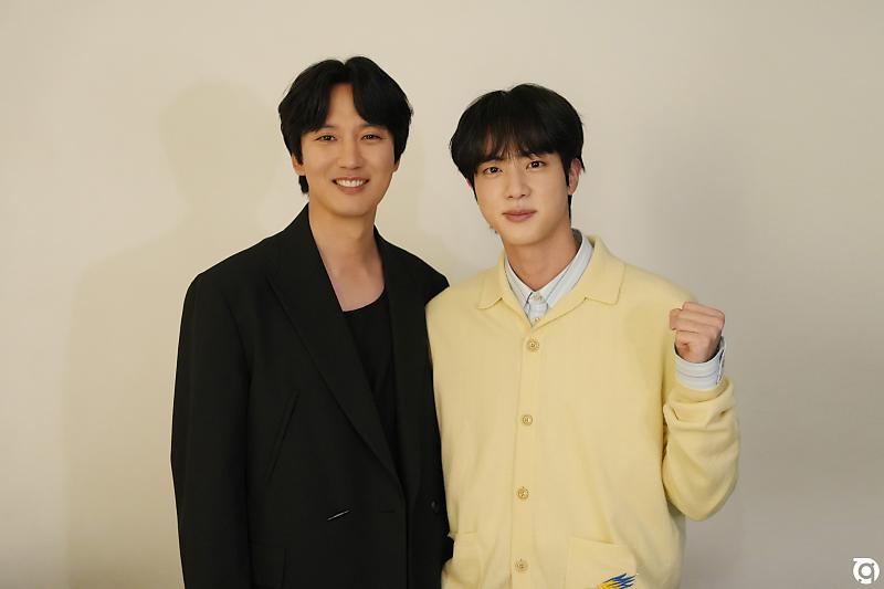 _candyclover's tweet photo. [@gilstory_ent NAVER Post] #Jin @BTS_twt 

https://t.co/hkk40Lhm8S https://t.co/D5EHs8ZAr5