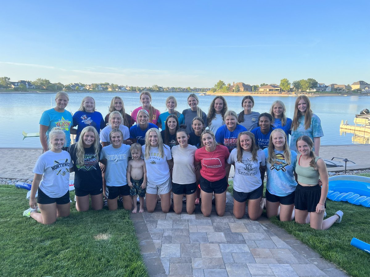 GINWSoftball's tweet photo. Great night of team bonding. Thanks for hosting @gracebaasch 
#worthit
#ginwvikings https://t.co/3HI4ffIvct