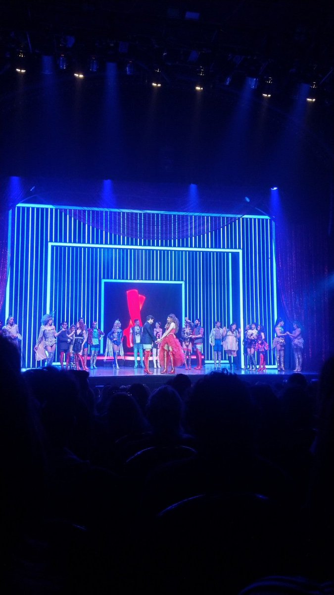 Saliendo de ver Kinky Boots.
Una sola palabra: VAYAN (@ Teatro Astral in Buenos Aires, Buenos Aires F.D.) swarmapp.com/c/eQbZGnfvkmY