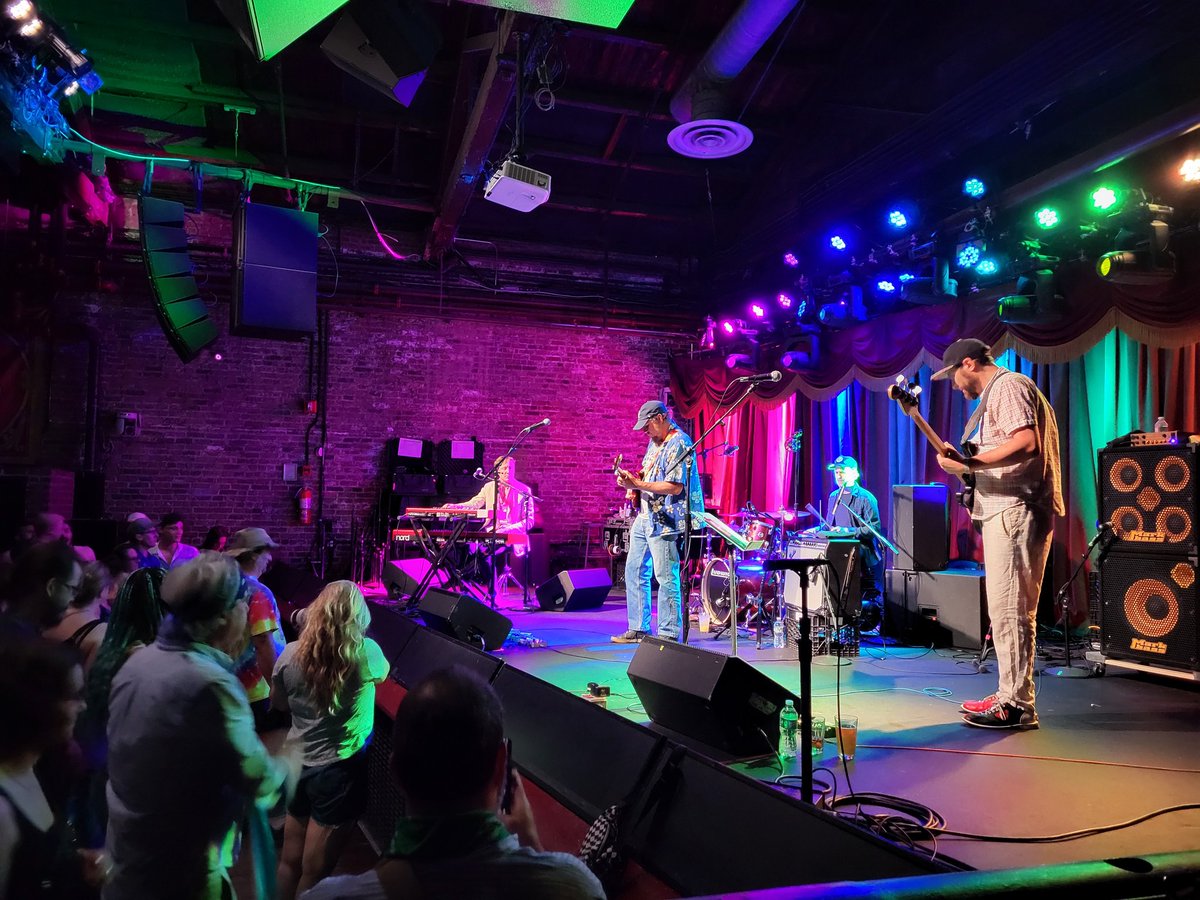 JammingHeavy's tweet photo. Tea Leaf Green delivering the goods at the Brooklyn Bowl. First set was awesome ending with an epic Franz Hanzerbeak. Let's see what the second set brings. #rocknroll #jamrock #keyboard #guitar #rhythmdevils https://t.co/GwvaM6XSJx