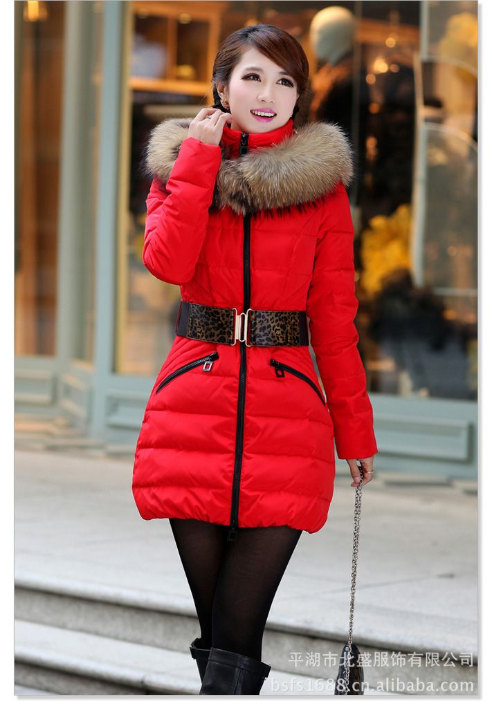 JohnPierson4449's tweet photo. Woman with big fur collar and big fur hoodie #womensfurcoats https://t.co/A1bEiiCkKc