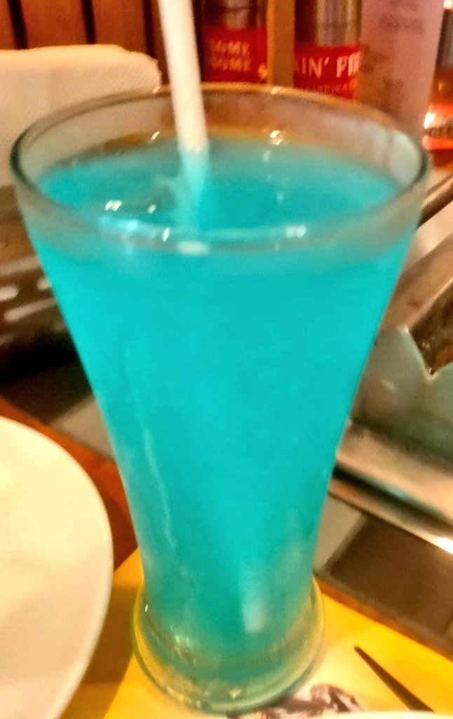 HawkerHomemade's tweet photo. #BlueLagoonMocktail #refresing #softdrinks #mocktail #favorite #food #foodlove #foodblog #foodphotography #foodloversspace #homemadehawker 🍹😉 https://t.co/XZ9mJDzuqK