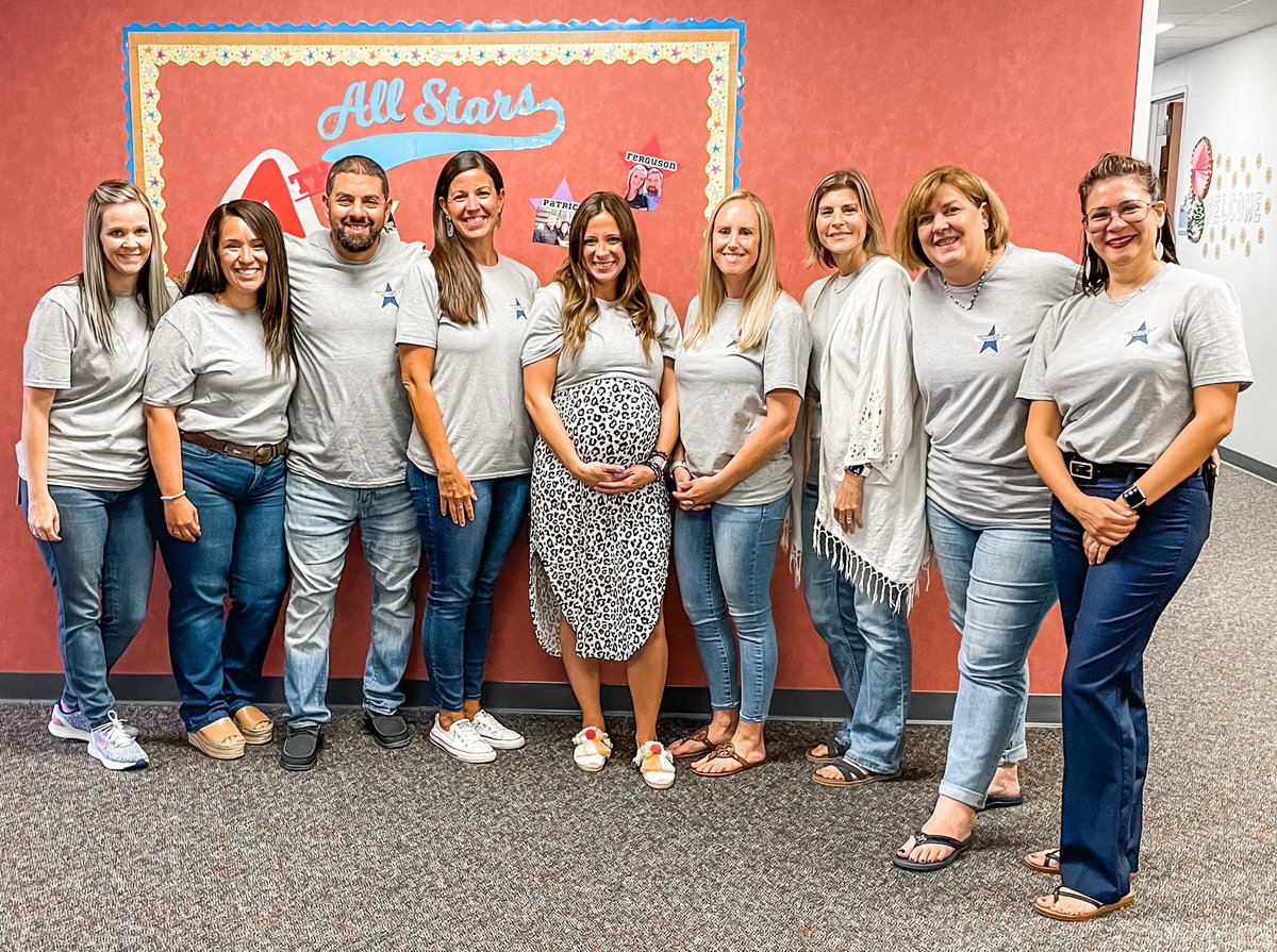 MrsPatrick_GLJH's tweet photo. I’m am super excited about starting my 19th year with this awesome team! We had Meet the Teacher for Bradyn and me tonight, and Rylee had schedule pick up this afternoon. I was so excited to see all of my new kids. I can already tell that we are all going to have an amazing year! https://t.co/U8Cp8Rln4L
