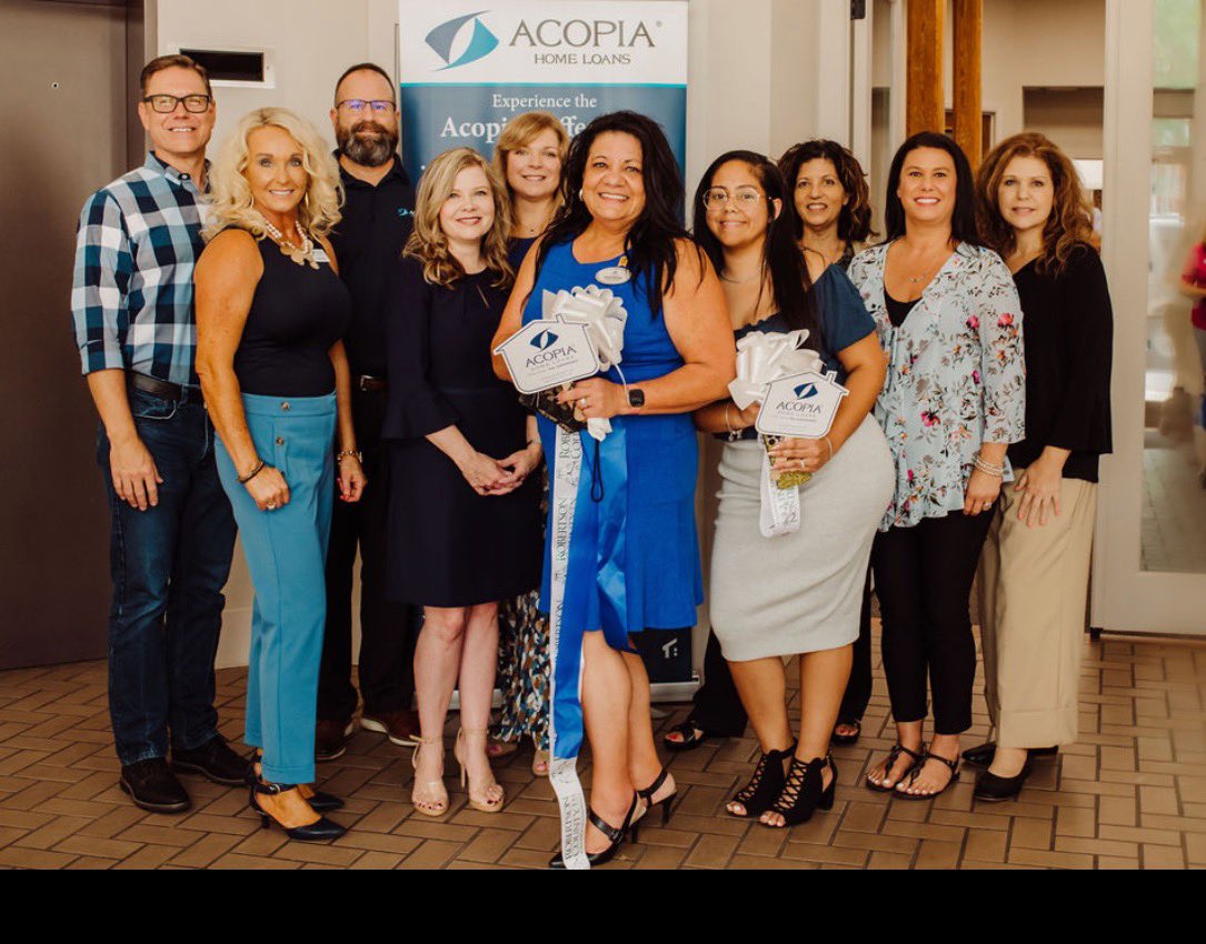 Teresams5393's tweet photo. #ribboncutting #celebration #AcopiaHomeLoans #smalltownstartup #springfieldtn https://t.co/vvOslqZjl0