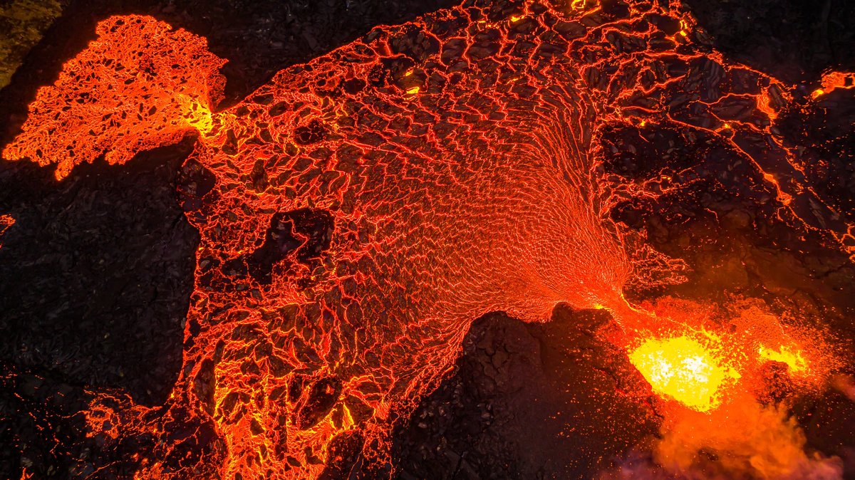 brianemfinger's tweet photo. WoW!!, from tonight in Iceland!!  Used all my drone batteries so lots of good shots/video to come. #Iceland #icelandvolcano #volcano #lava https://t.co/TUYNTL0CIZ
