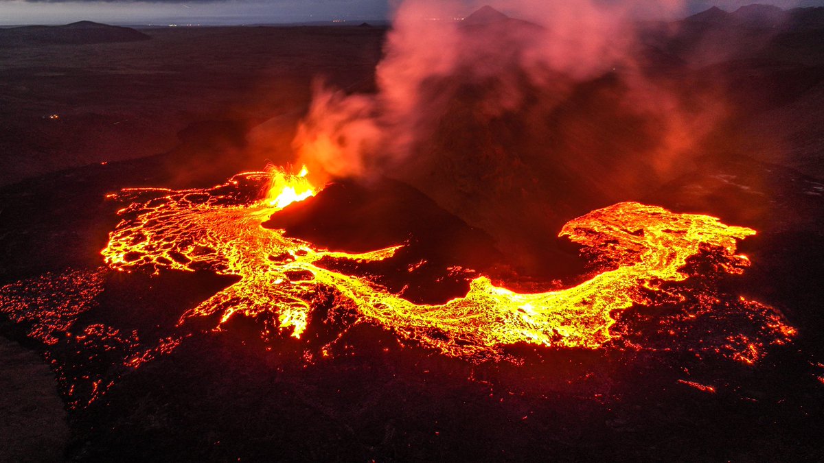 brianemfinger's tweet photo. WoW!!, from tonight in Iceland!!  Used all my drone batteries so lots of good shots/video to come. #Iceland #icelandvolcano #volcano #lava https://t.co/TUYNTL0CIZ