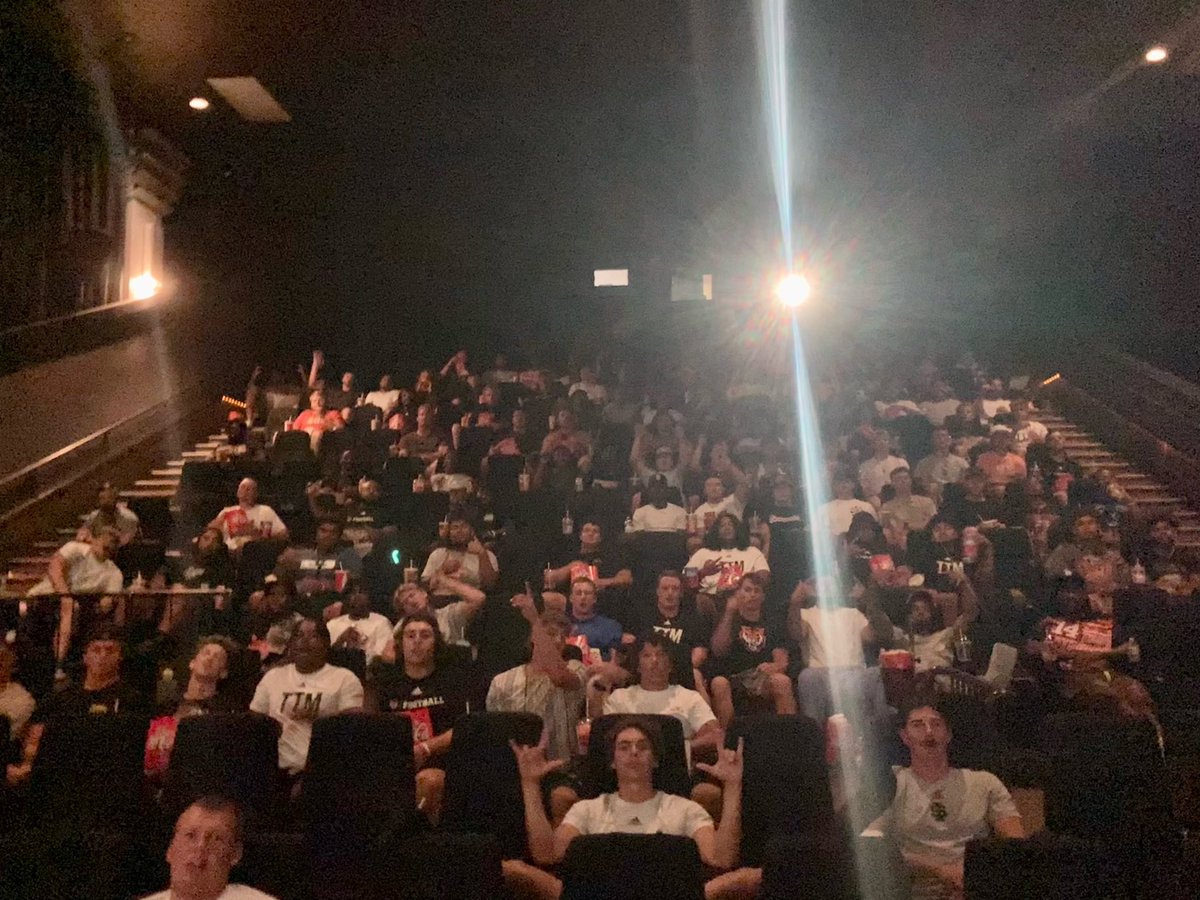 Great day at camp: Morning walk thru, 🐅 at a mid day matinee and a “Get yo mind right” with <a href="/VeraJoBustos/">Coach VJ</a> tonight. #ITSAMINDSET #REACTVSRESPOND 2% 🐅🐅🍊