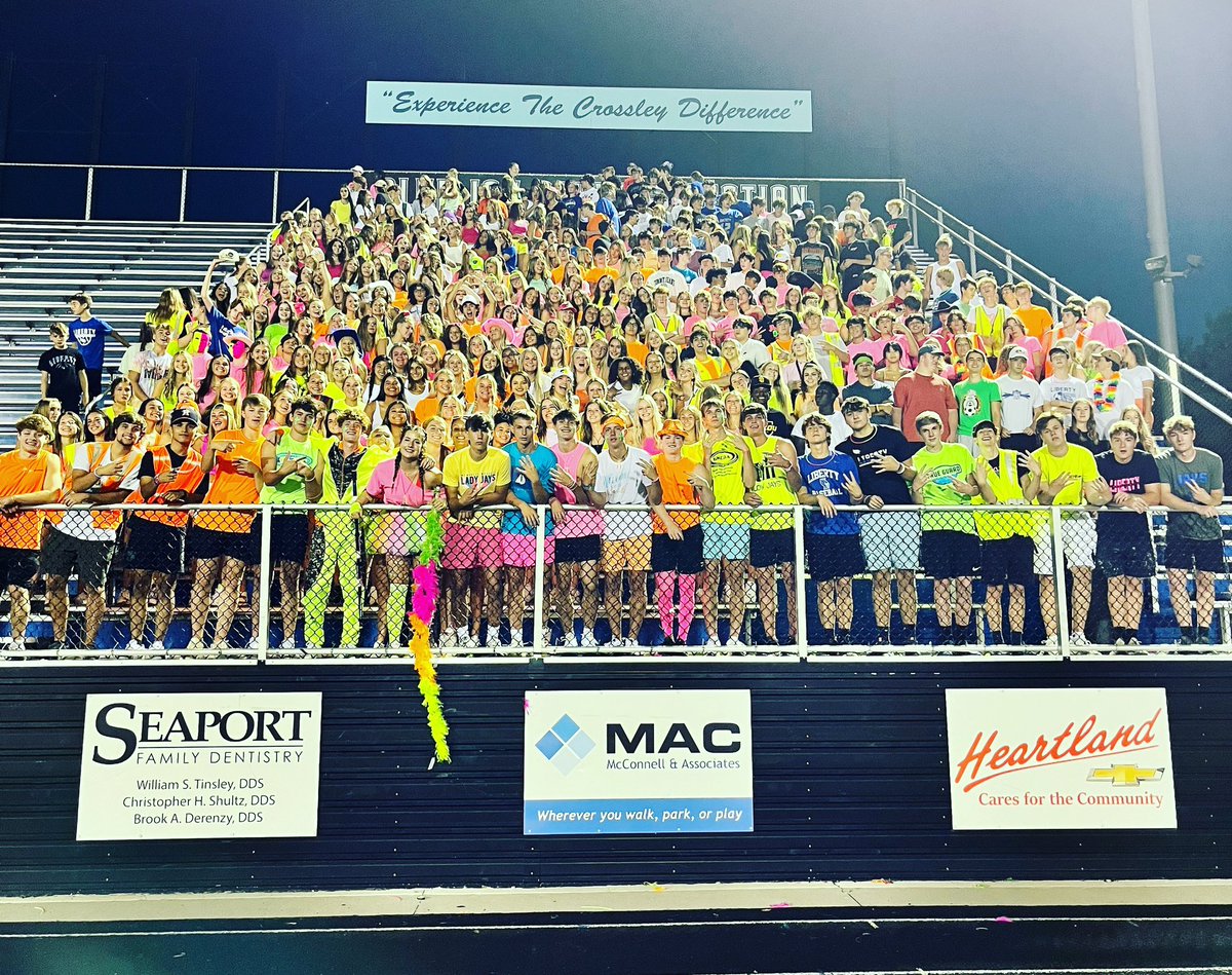 LHSBlueJays's tweet photo. Let the games begin! #wehavemissedyou #fridaynightlights #BlueJaySpirit https://t.co/LWjBtlO1S5