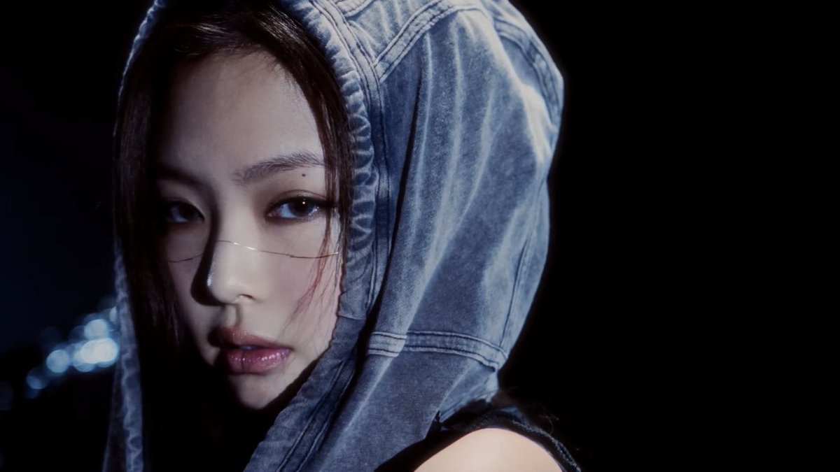 jenniesarchive's tweet photo. JENNIE YOU’RE INSANE https://t.co/u6e8ahDfSl