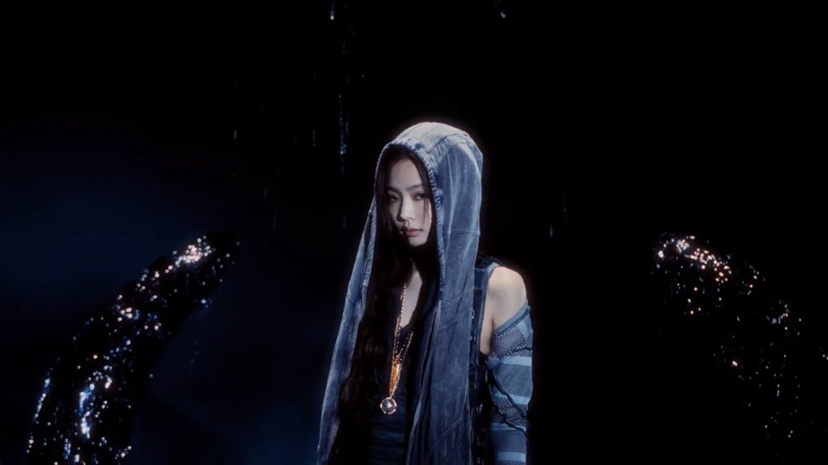jenniesarchive's tweet photo. JENNIE YOU’RE INSANE https://t.co/u6e8ahDfSl
