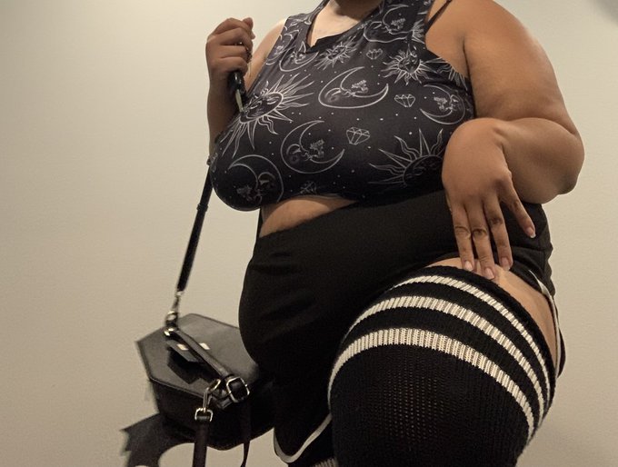 How my gay ass walks in the house from the cluhb ?? https://t.co/cHRTe1WmdZ