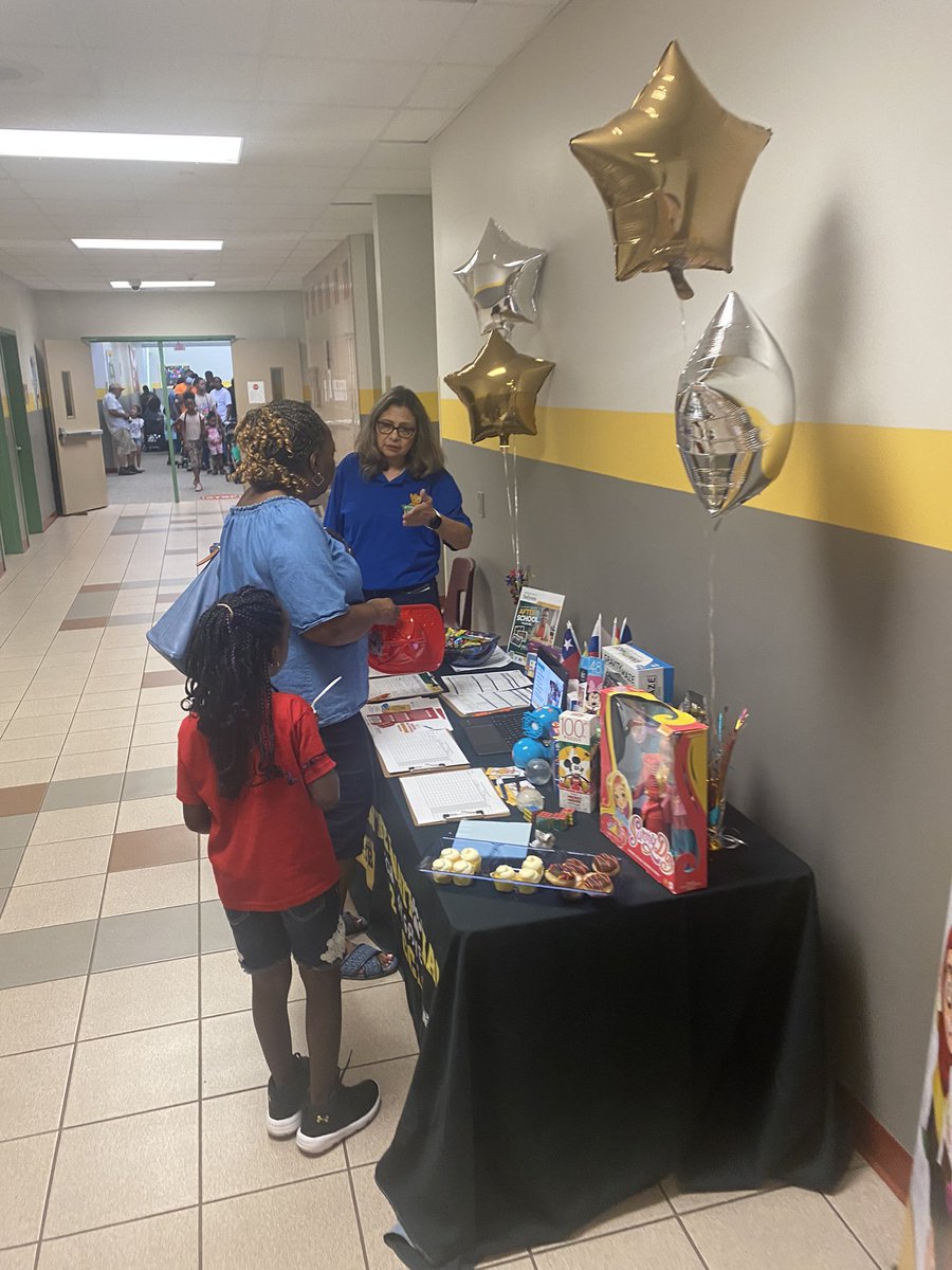 Meet the teacher was a success! Our scholars are so excited to return to school. #webelieveinspring #SpringIIS #WeStayLit #ExcellenceEverydayinEveryway #WeareSalyers  #springisd #GoingfortheGoal 🏆 <a href="/MrsPresswood/">𝐀𝐬𝐢𝐚 𝐏𝐫𝐞𝐬𝐬𝐰𝐨𝐨𝐝</a> <a href="/WillisKetina/">Ketina Willis, M.Ed</a> @ShuanTann 💚💛💚