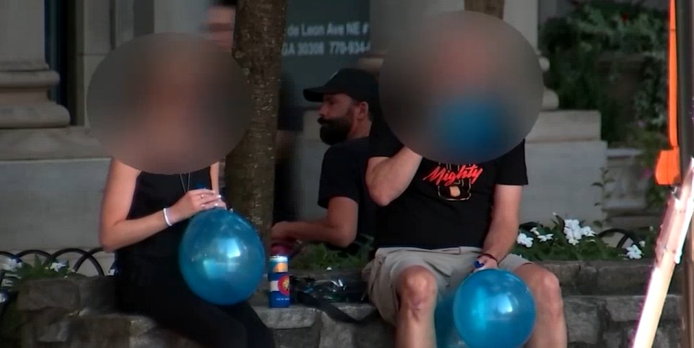 TONIGHT: Midtown neighbors are frustrated by nitrous oxide use outside Widespread Panic shows in Atlanta. They tell us users often pass out on the sidewalk &amp; in the street.

The band's manager tells @CBS46 they're aware of the issues often stemming from the pre-show activity.
