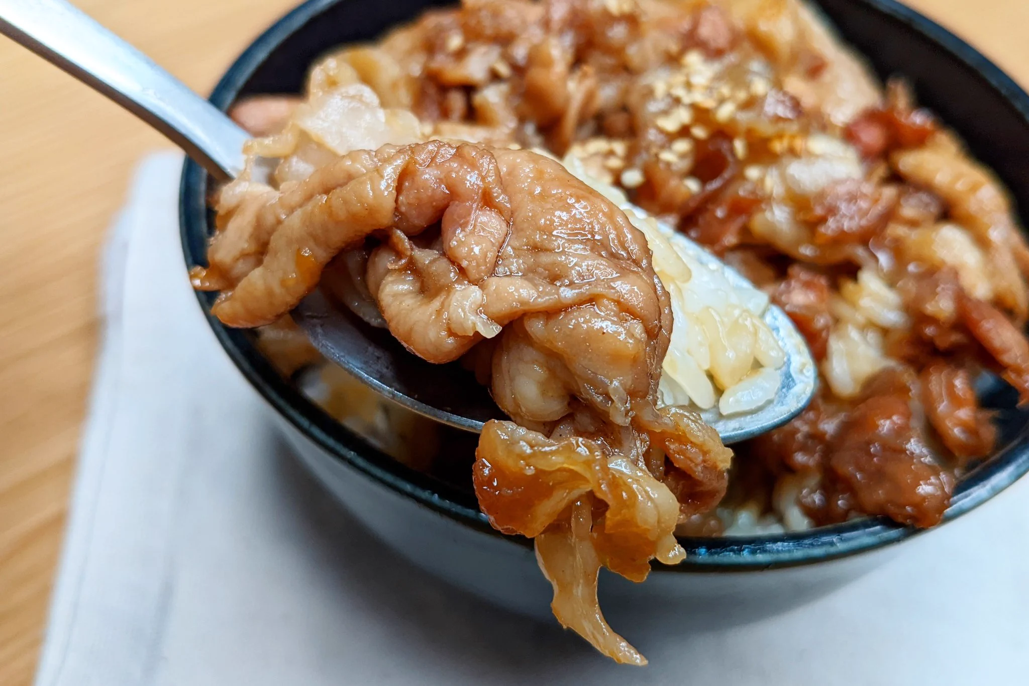 ご飯がどんどん進む！絶品レシピ「豚肉のしぐれ煮丼」。