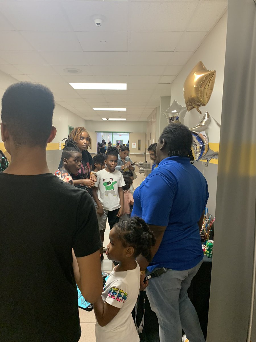 Meet the teacher was a success! Our scholars are so excited to return to school. #webelieveinspring #SpringIIS #WeStayLit #ExcellenceEverydayinEveryway #WeareSalyers  #springisd #GoingfortheGoal 🏆 <a href="/MrsPresswood/">𝐀𝐬𝐢𝐚 𝐏𝐫𝐞𝐬𝐬𝐰𝐨𝐨𝐝</a> <a href="/WillisKetina/">Ketina Willis, M.Ed</a> @ShuanTann 💚💛💚