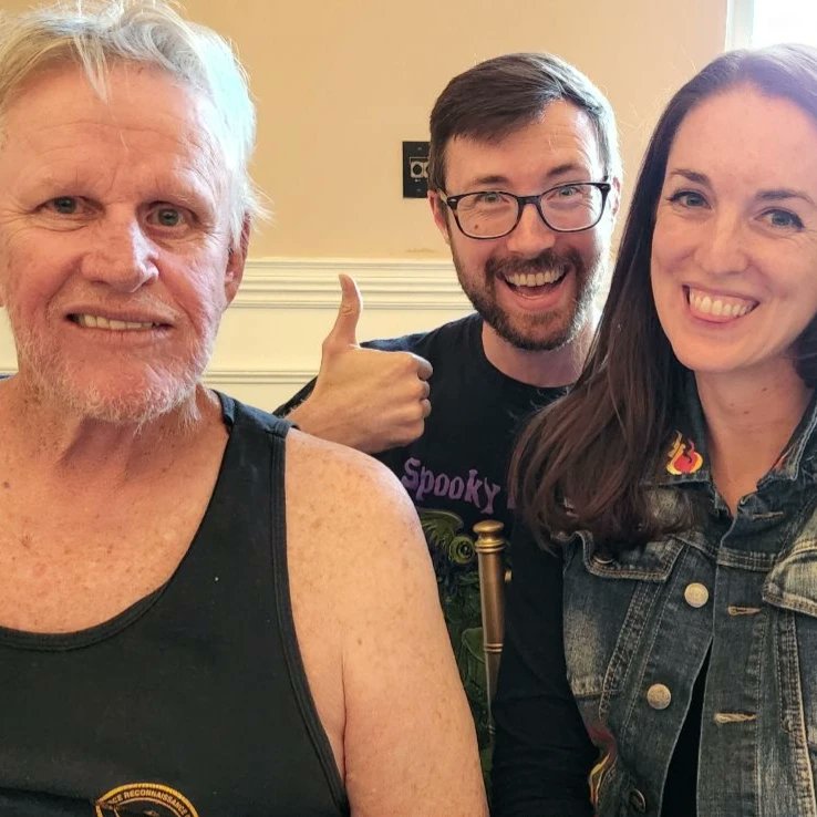 ClayAstroman's tweet photo. Day One is in the bag, boys! Met lots of awesome fans, aliens, and Buseys today. See ya tomorrow for the PENULTIMATE @MonsterManiaCon day! 🎃🫡🔥

#spooky #spookybasement #horror #halloween @THEGaryBusey #killingfloor2 #monstermaniacon #monstermania #halloweencountdown https://t.co/Vdsavnqk62