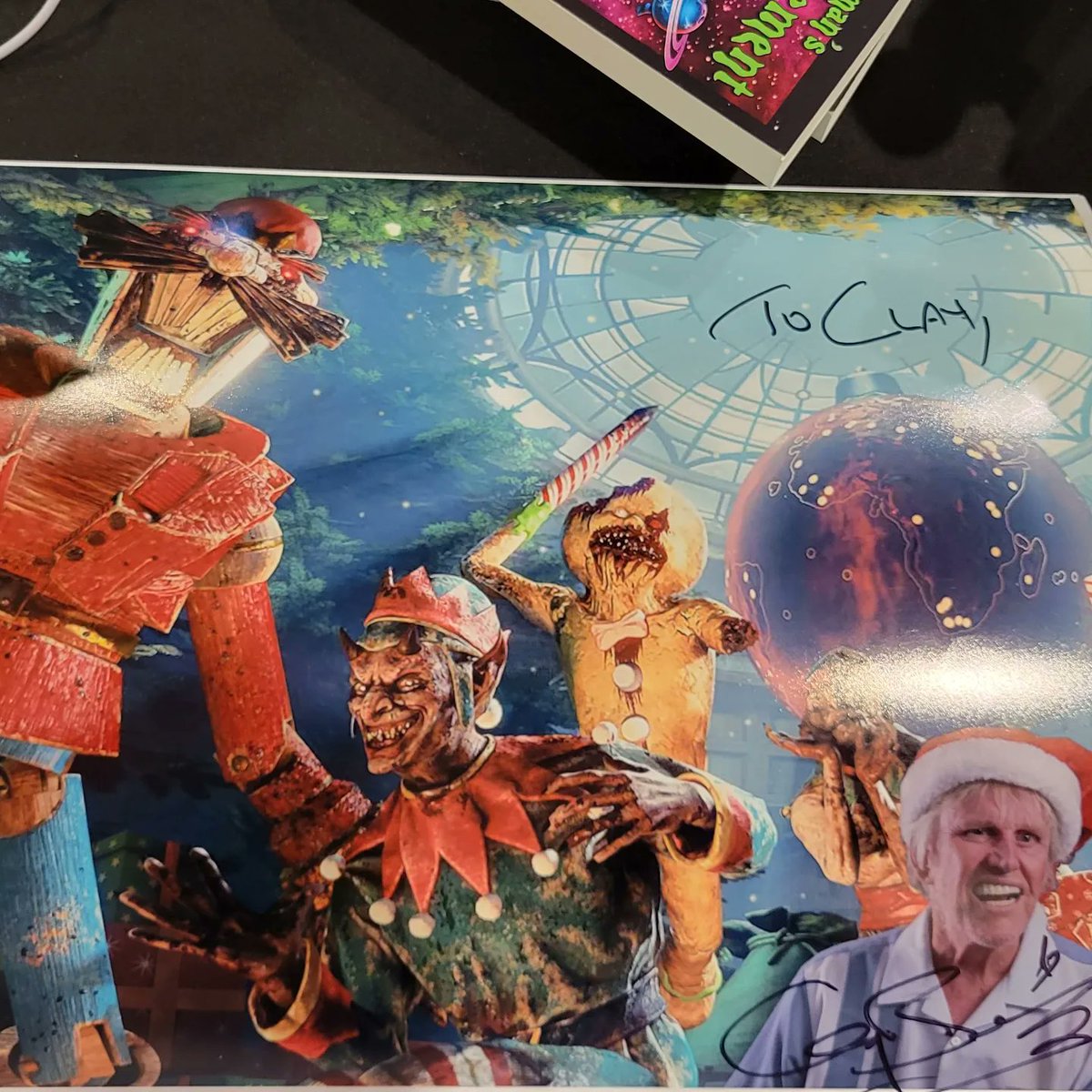 ClayAstroman's tweet photo. Day One is in the bag, boys! Met lots of awesome fans, aliens, and Buseys today. See ya tomorrow for the PENULTIMATE @MonsterManiaCon day! 🎃🫡🔥

#spooky #spookybasement #horror #halloween @THEGaryBusey #killingfloor2 #monstermaniacon #monstermania #halloweencountdown https://t.co/Vdsavnqk62