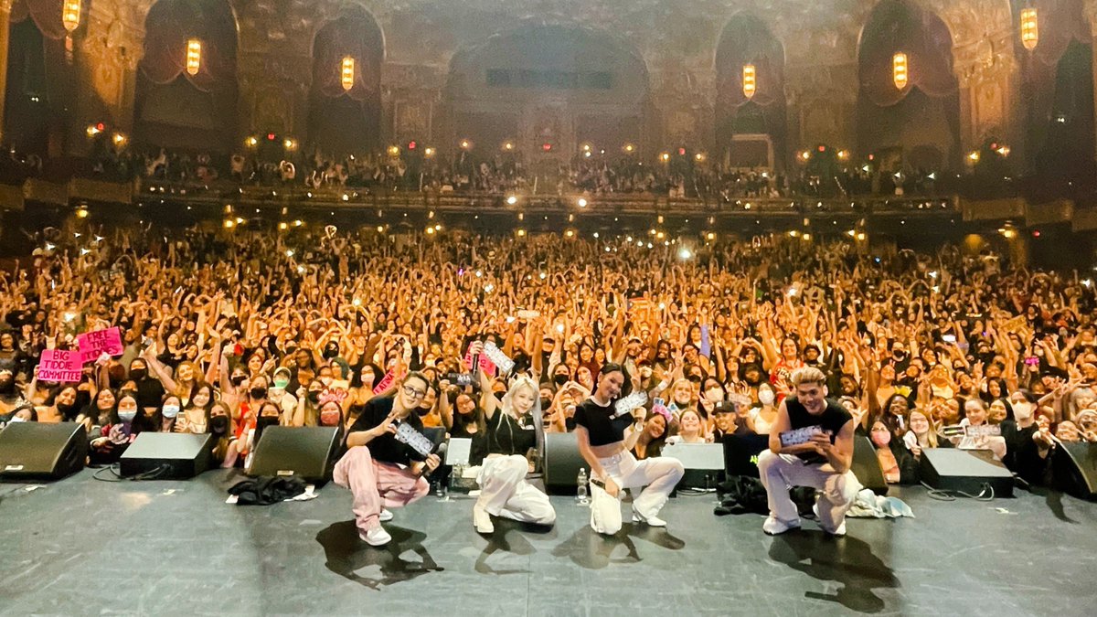 KARD_Official's tweet photo. [#KARD]
2022 WILD KARD in BROOKLYN 

#KARD #카드
#2022_WILD_KARD_IN_USA https://t.co/GgpbU3Ip2N